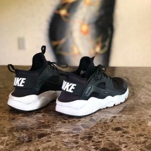 Black Huarache Ultras